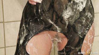 Holly Halston masturbates in the shower