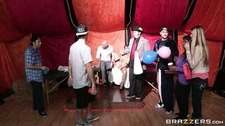 Nora Noir and Veronica Avluv masturbating and squirting