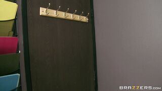 Jasmine Caro seducing her boss in the office