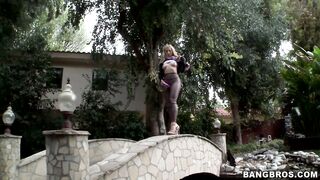 Ashley Fires gets her phat ass worshipped outdoor