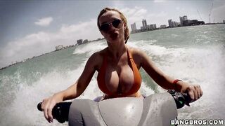Busty bitch Nikki Benz aquabiking topless