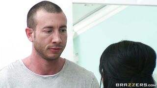 Rose Monroe gets her round booty worshipped