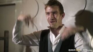 Blue-skinned chick Victoria Summers giving nice head