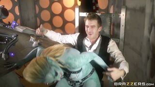 Blue-skinned chick Victoria Summers giving nice head