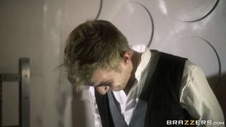 Blue-skinned chick Victoria Summers giving nice head