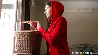 Valentina Nappi kissing with her fuck-friend in the forrest