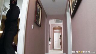 Cassidy Banks found a panty-sniffing pervert in her house