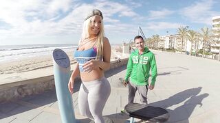 Blondie Fesser in leggings demonstrates her phat booty