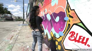 Carmen De Luz shakes her giant booty in public